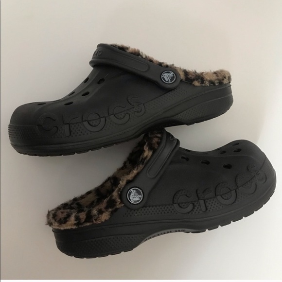 lined cheetah crocs